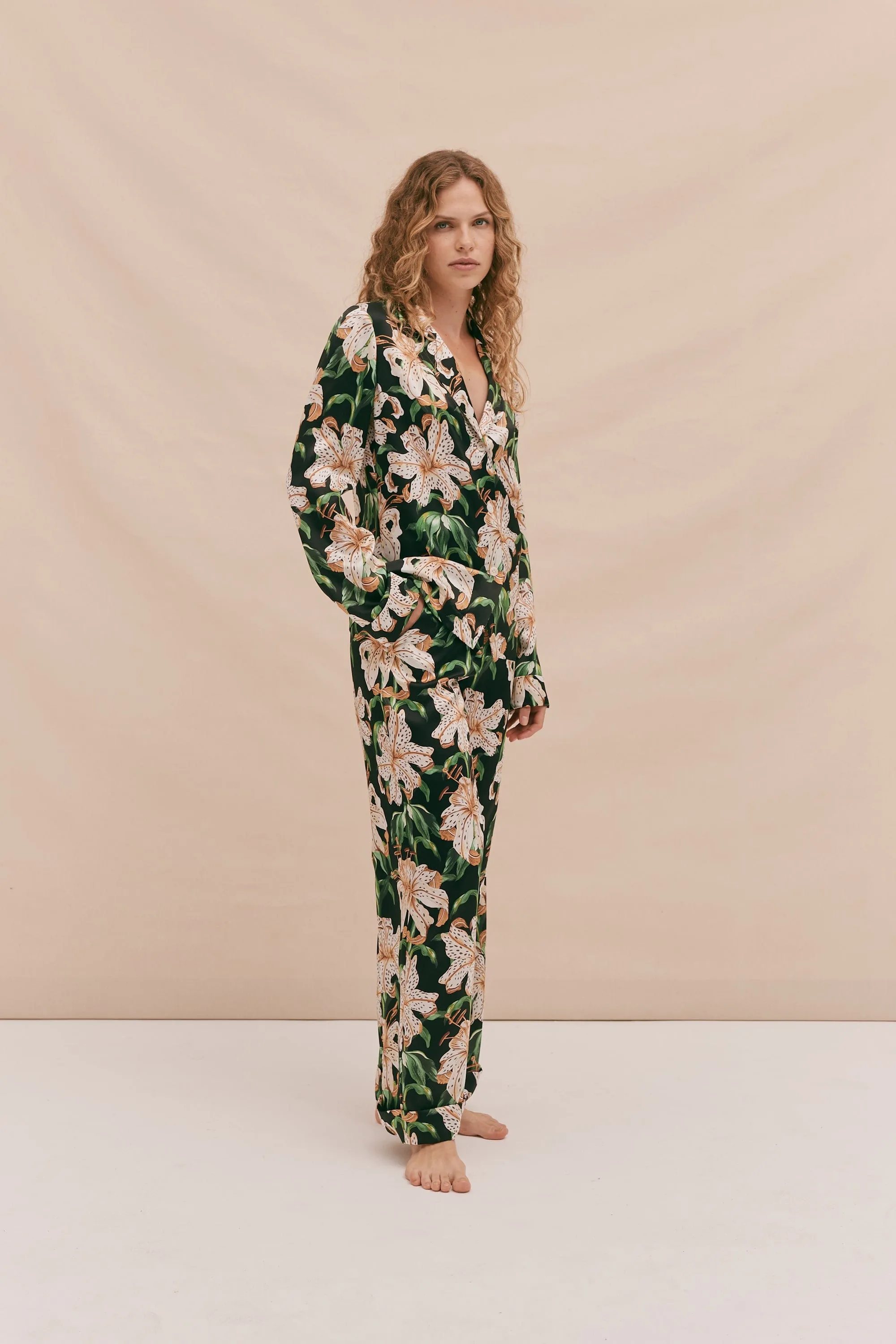 BV Silk Long Pyjama Set Lilium Print Black