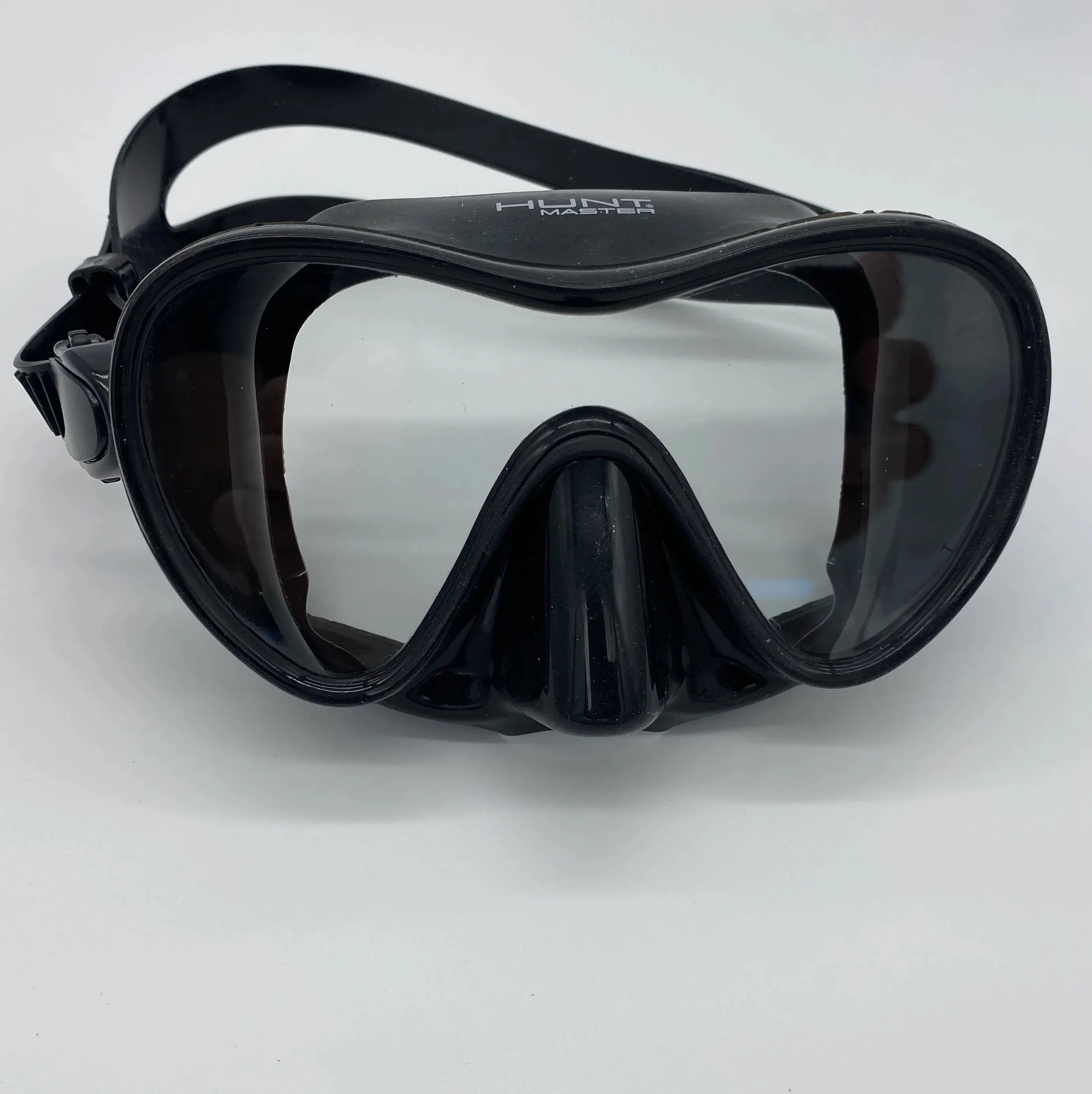 Hunt Master Bellambi Mask and Snorkel Set ( no container)