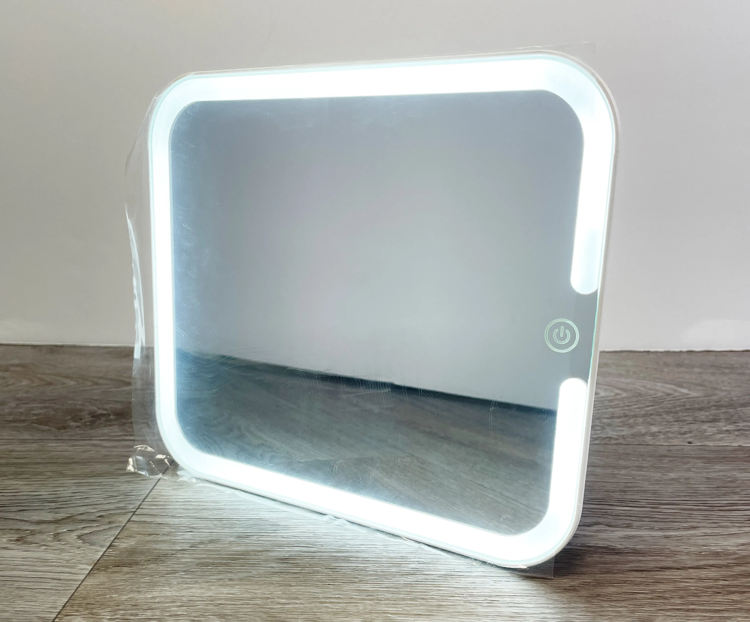 Make-up Case with removable LED Mirror