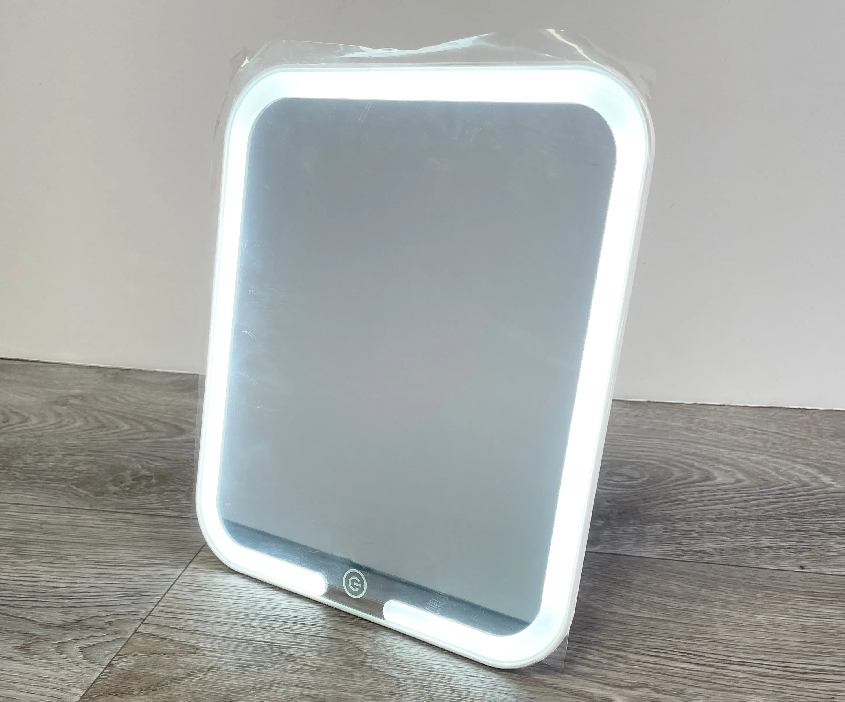 Make-up Case with removable LED Mirror