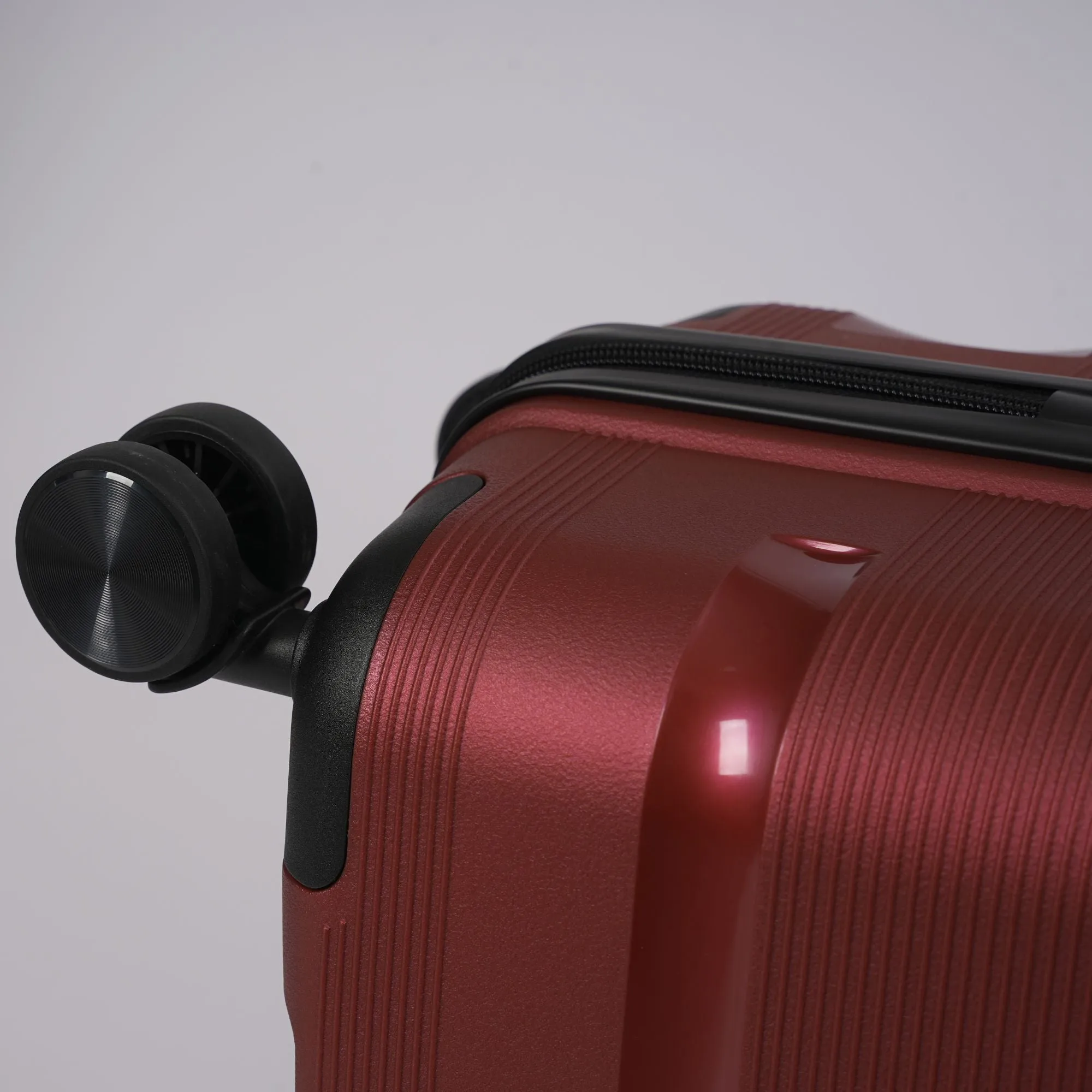 Red Hardcase Roller Luggage Set (28', 24' and 20')