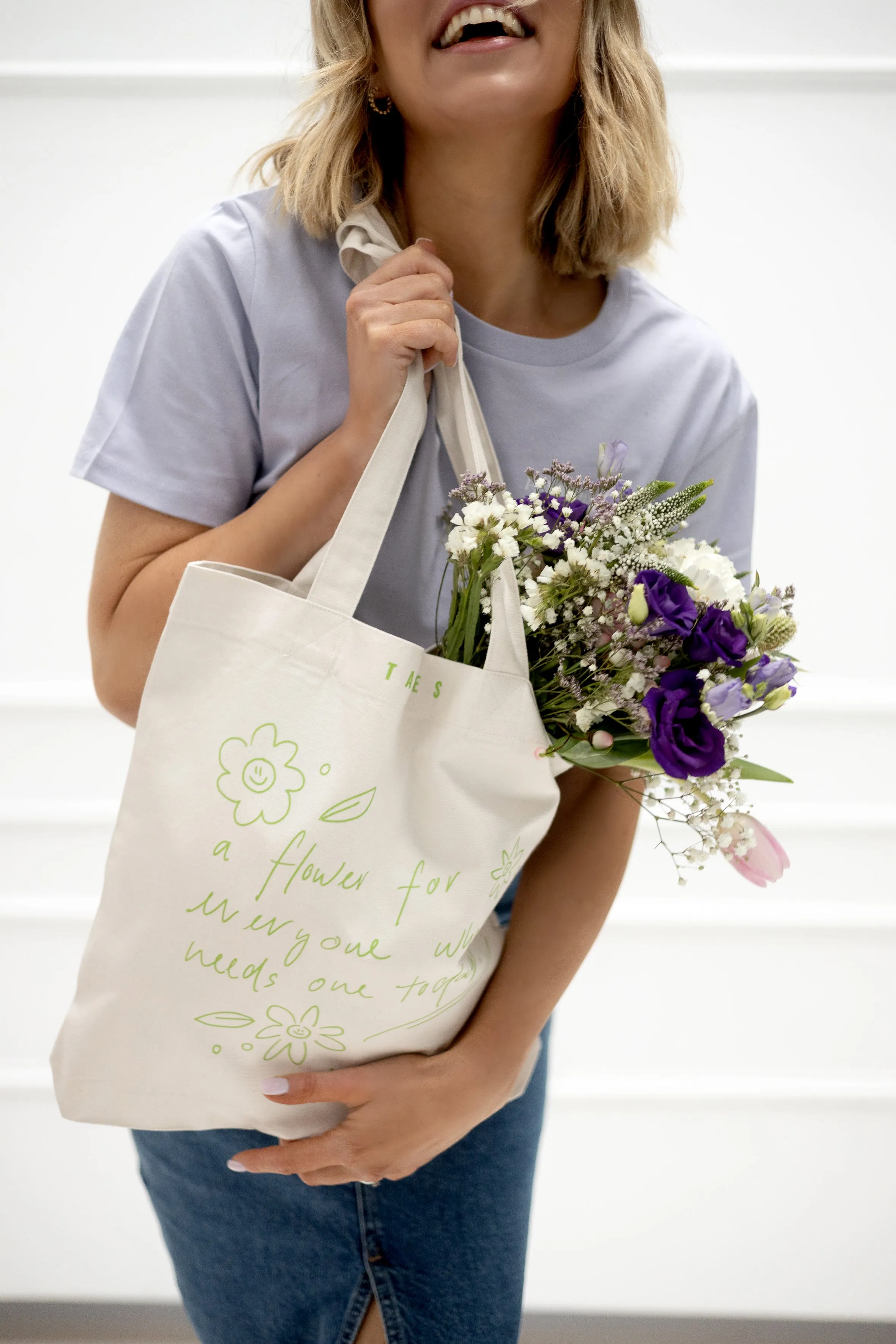 Tote bag mit "a flower" Motiv