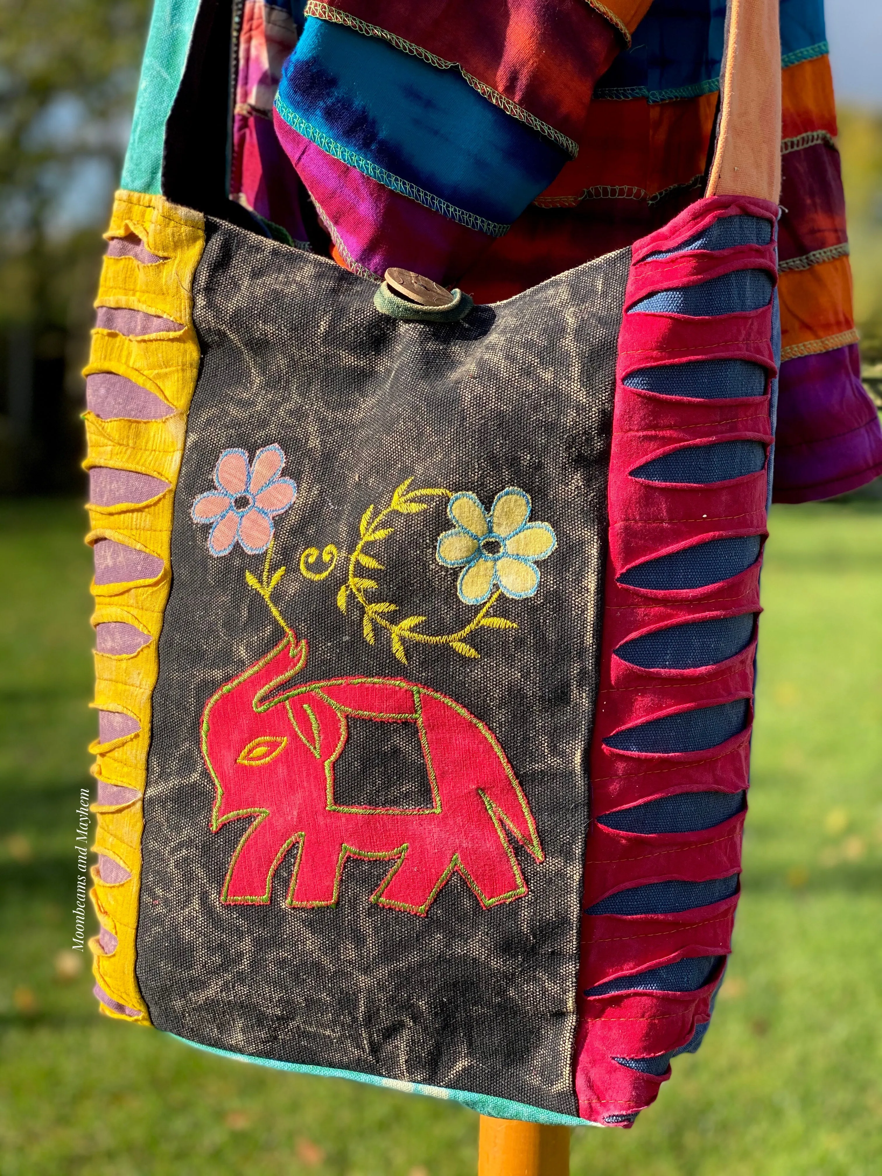 WONDERFUL HIPPIE ELEPHANT SHOULDER BAG