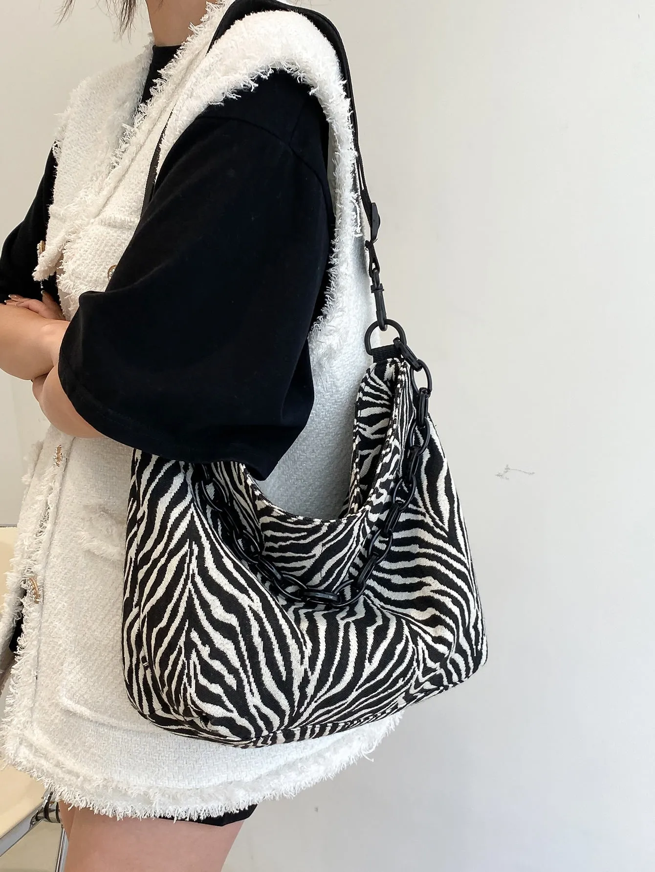 Zebra Striped Pattern Shoulder Bag