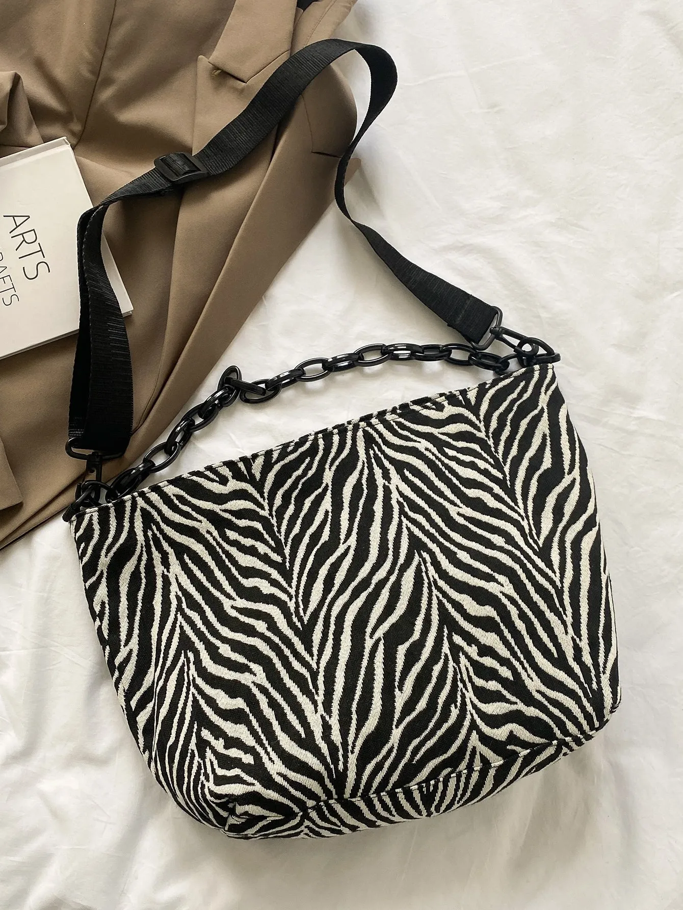 Zebra Striped Pattern Shoulder Bag